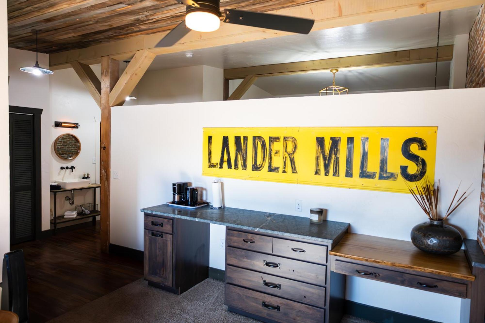 Lander Millhouse酒店 外观 照片